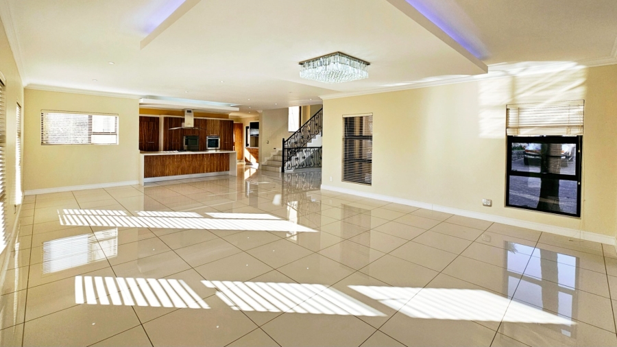 5 Bedroom Property for Sale in Kiepersol Free State